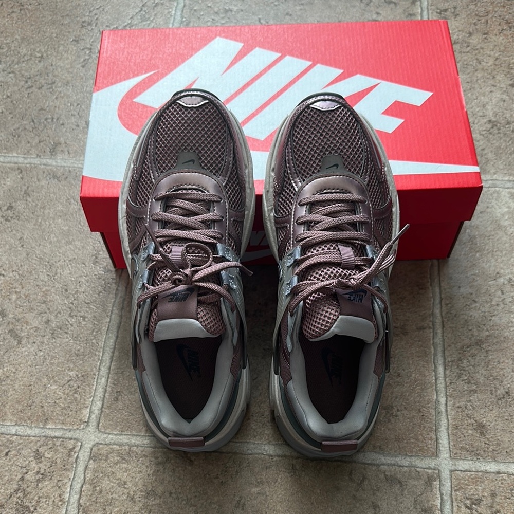 Women’s Nike V2K Run Sneakers. Size 8